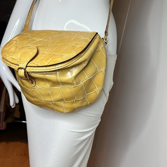 Meyers Croc Embossed Leather Mustard Yellow Crossbody Top Flap Feed Bag Purse - Picture 4 of 16
